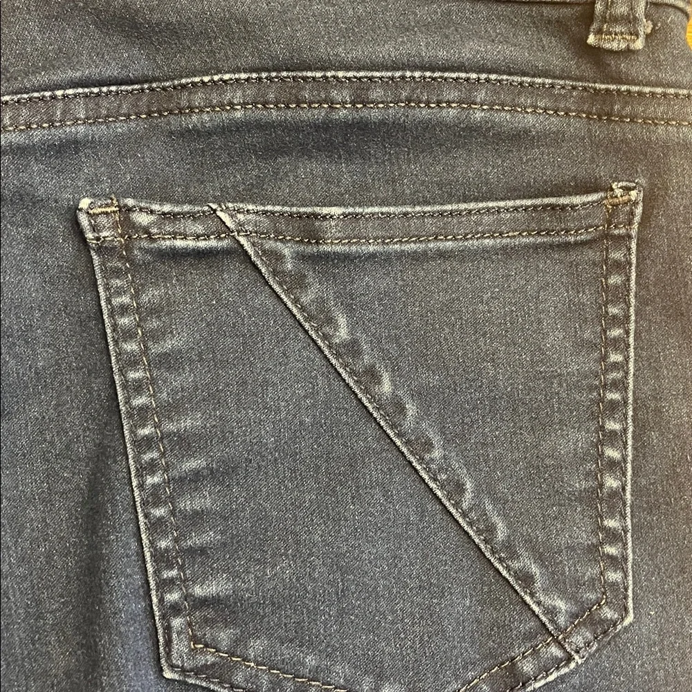Women's Size 10 Mid Rise Lee Riders Bermuda Shorts - Picture 8 of 9
